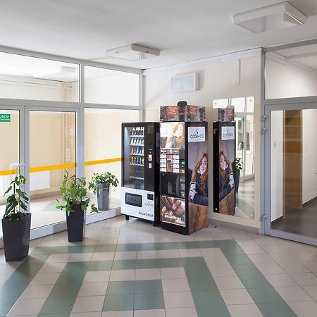 コニン Dom Studenta Nr 1 Ans W Koninieホステル エクステリア 写真